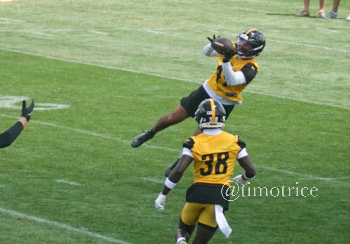 TimotRice's tweet photo. Will Howard forced throw over middle to Max Hurleman. Picked by S Sebastian Castro.
#Steelers @steelers #nfl #herewego #steelernation #steelerscamp
#Steelers @Steelersdepot https://t.co/fmmStmfZ0a