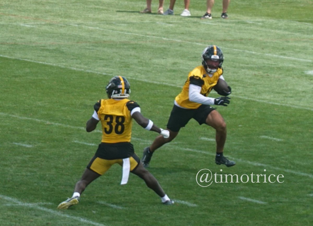 TimotRice's tweet photo. Will Howard forced throw over middle to Max Hurleman. Picked by S Sebastian Castro.
#Steelers @steelers #nfl #herewego #steelernation #steelerscamp
#Steelers @Steelersdepot https://t.co/fmmStmfZ0a