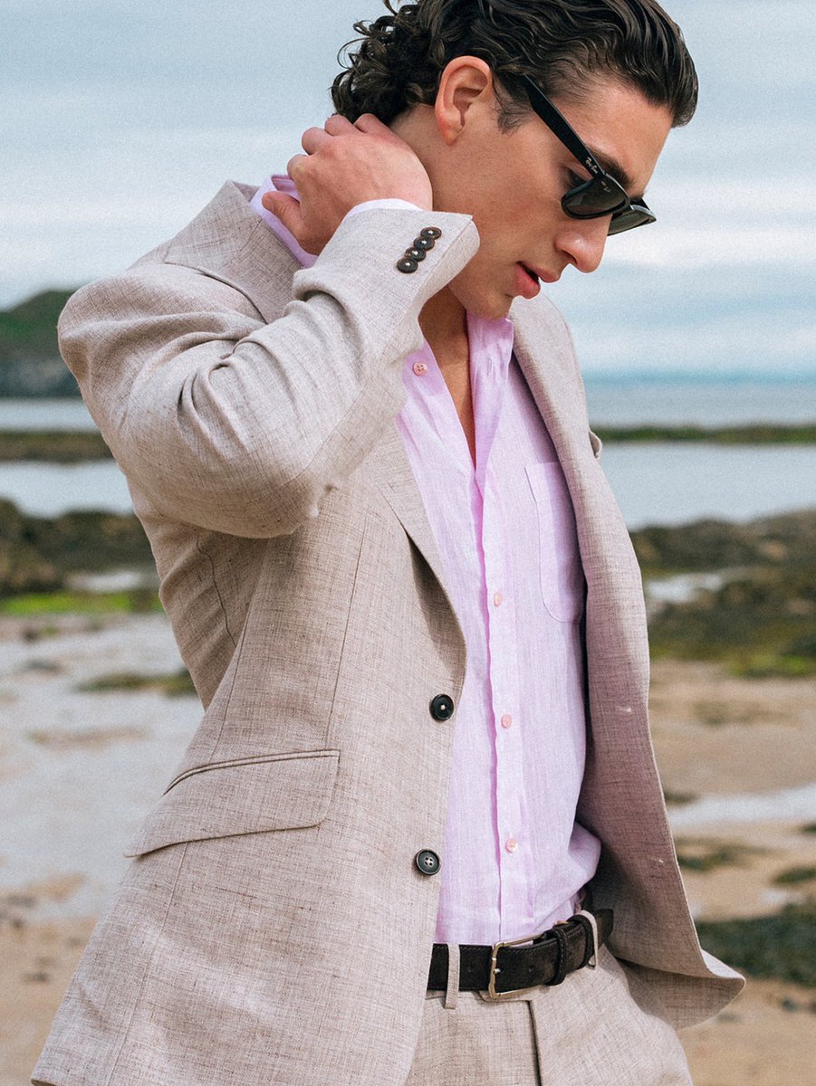 WalkerSlaterUK's tweet photo. Edmund Linen Suit | Twill, Pebble

Lightweight, breathable, and richly textured, linen is the quintessential summer fabric. Natural variations in thickness along the linen fibre give the resulting cloth a deeply textured and slightly slubby look reminiscent of woolen spun tweed. https://t.co/aNExoGKm8m