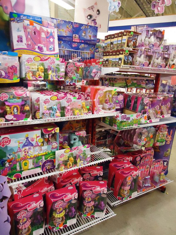 SaveMLP's tweet photo. We have to get back to the good old days.
#ReviveG4Merch #SaveMLP https://t.co/cJUGJ7mXXa