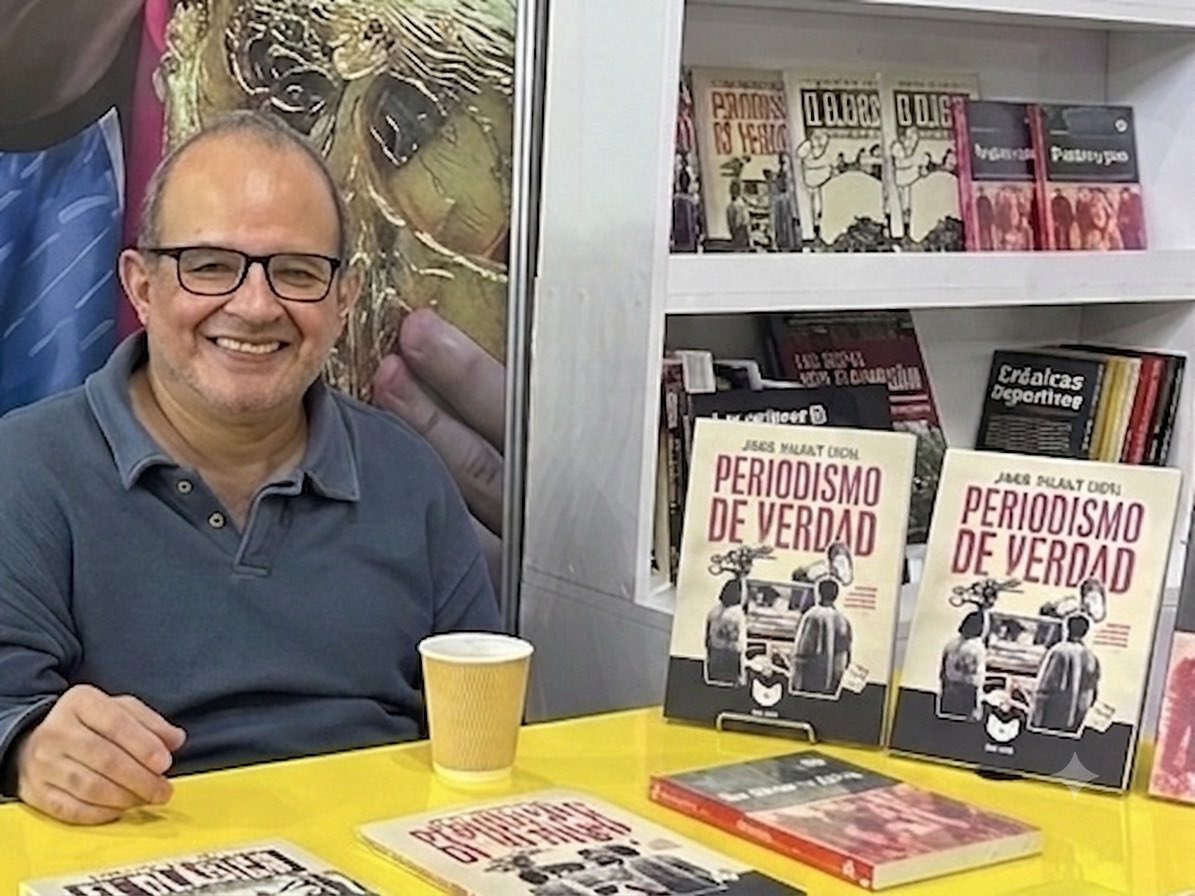 jpulgarvidal's tweet photo. ¿Estudias periodismo? ¿No te gusta el periodismo de los medios de comunicación actuales? ¿Notas falta de ética, obsesión por aquello llamado objetividad? Mi libro Periodismo de verdad analiza todo ello y está en la FIL, stand 28 de Deporvida https://t.co/JhMavPwamm
