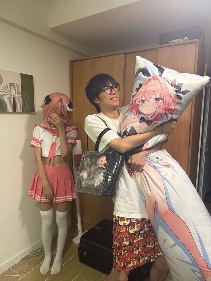 KiitSamy's tweet photo. Porque prefiere la almohada? 😭 https://t.co/zPYcL0YBXh