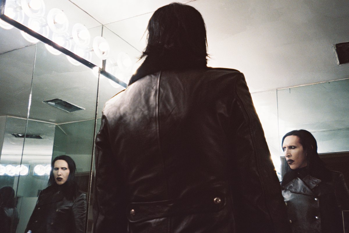 marilynmanson's tweet photo. Every rule that you made is coming back to break you.
📸: Lindsay Elizabeth Warner https://t.co/V3rLiSYIDW