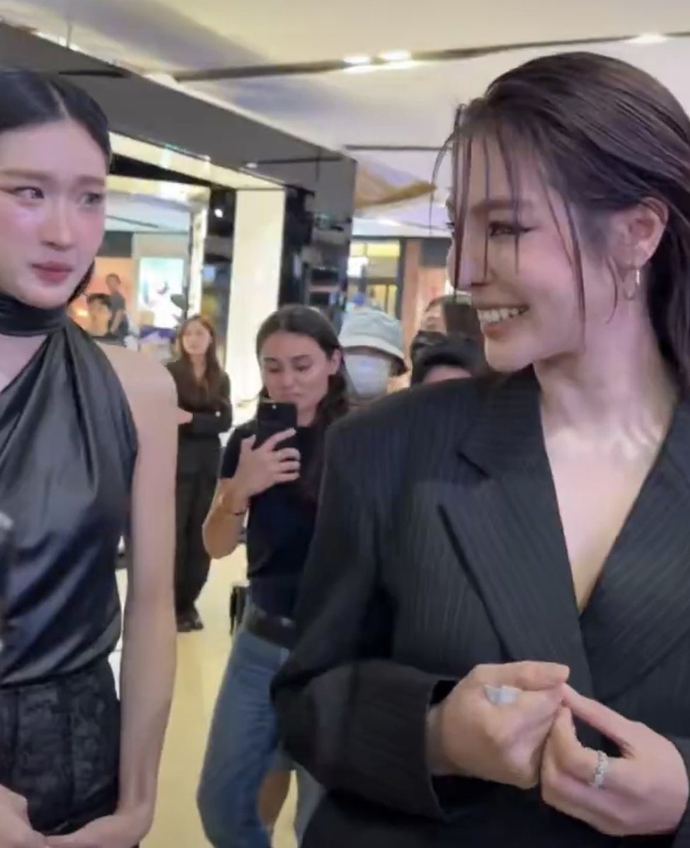 tjay0112's tweet photo. When your partner is a Gen Z and you’re a Millenial who thinks your pick up line is like a poetry. 😭 Faye please! 

NARS BLUSH WITH FAYEATOM
#NARSTHxFAYEATOM https://t.co/AjEXy9nqwh