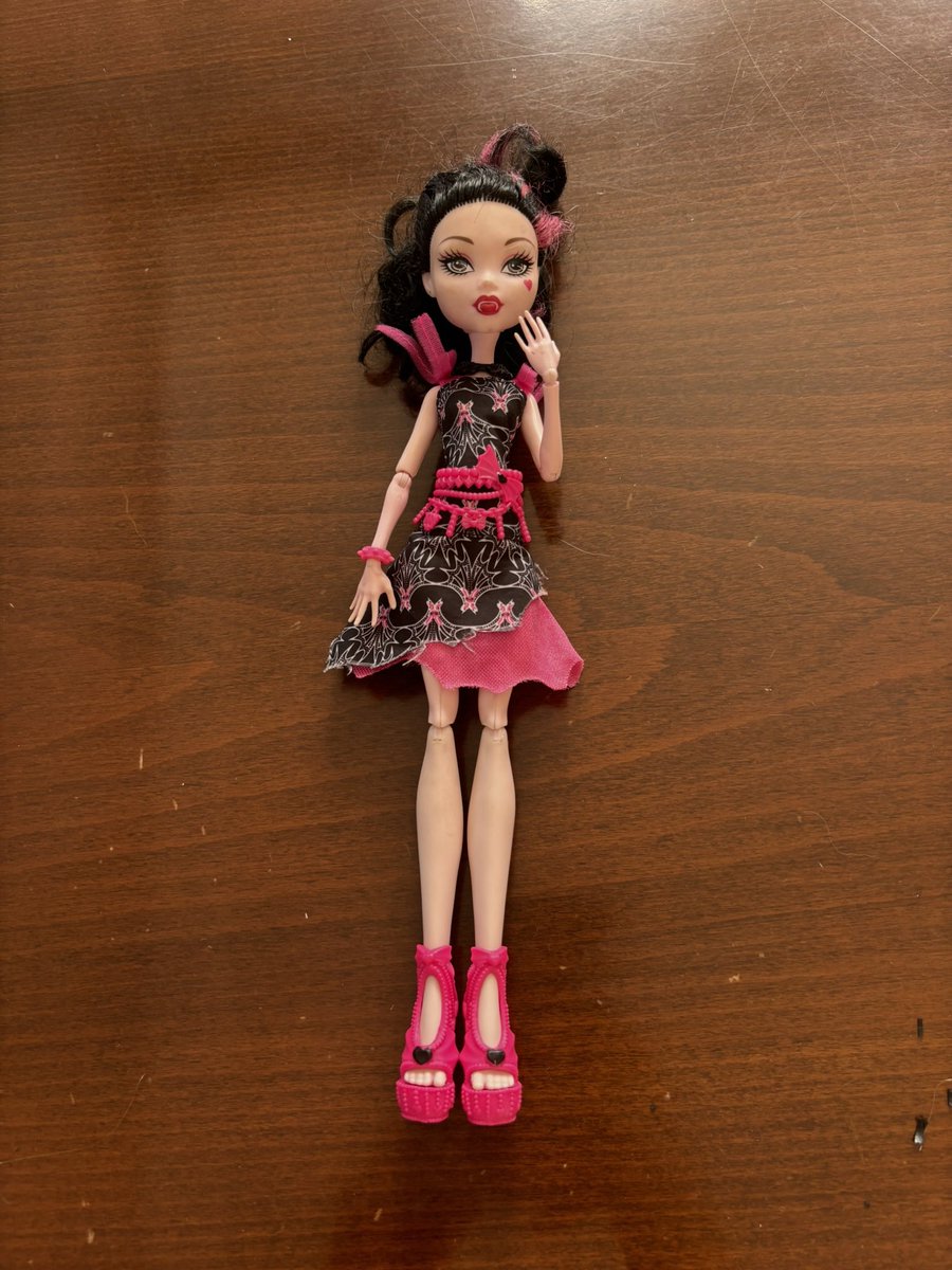 accriccy's tweet photo. monster high draculaura bebek
frights, camera, action! 2013 serisinden kalmadir, cantasi ve kupe eksiktir onun disinda bozuk da yoktur, boyu 28 cm
fiyati 2.5k, pazarliga acigim
satis d0laptan olacaktir, en az bir hafta sonra kargolanabilir
@Bujosatistr @bujo_satis @randomgotr https://t.co/Ycads6xxod