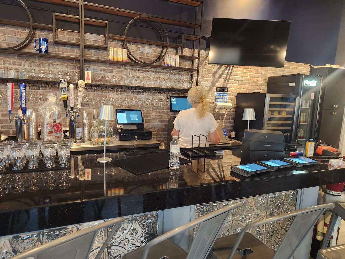 LucoP_Skytab's tweet photo. Let's Welcome PARADISE WATERFRONT CAFE to the Shift4 Dine family, to the install is complete, they are looking forward for their first day tomorrow, the owner are exited and Happy @Shift4 #SkyTabPOS https://t.co/18WdGkzKQV