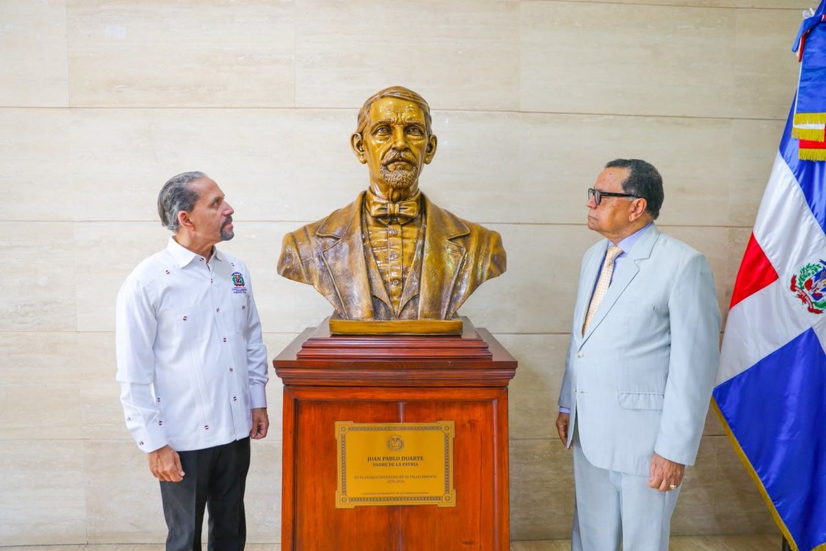 noticias_msm's tweet photo. Efemérides Patrias dona busto de Juan Pablo Duarte a la Biblioteca Nacional Pedro Henríquez Ureña
https://t.co/bq9LSSGSEG
@luisabinader @RaquelPenaVice @JosePaliza @jpuribeM14 @carlosgabrielgc https://t.co/8DidKvbWUO