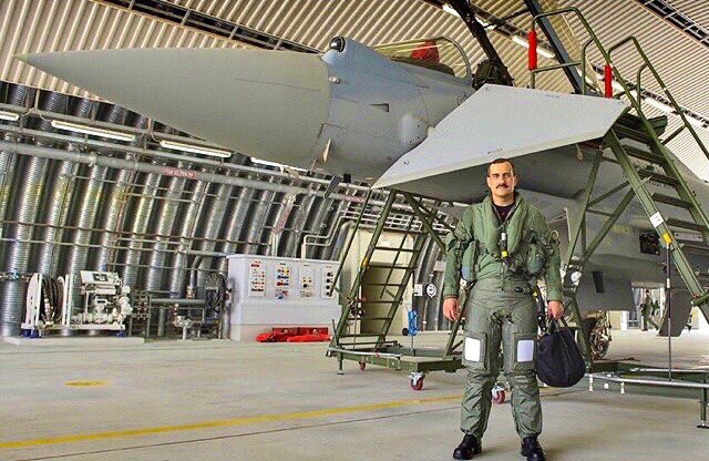 Army_SA1's tweet photo. صقر #القوات_الجوية_الملكية_السعودية وقائدها الفريق الطيار الركن تركي بن بندر بن عبدالعزيز ال سعود🇸🇦 https://t.co/XmAZbdwwrg