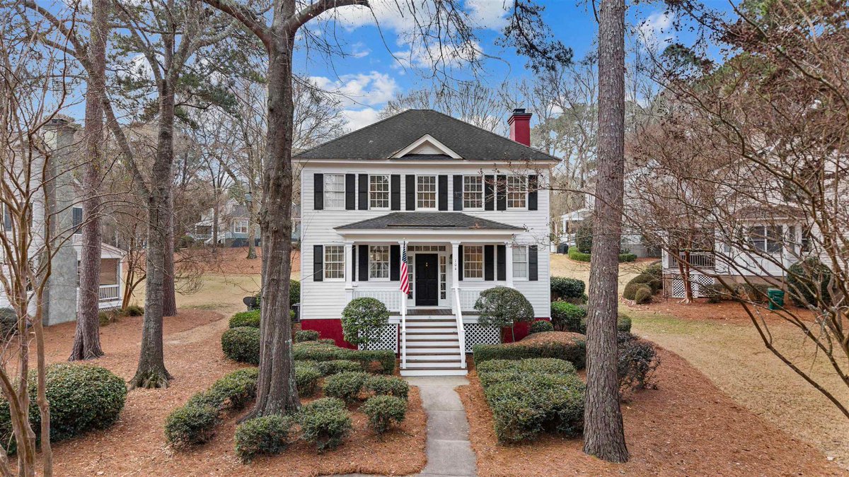 MaudeHicks17's tweet photo. Who do you know that might be interested in this home? Tag them!
#WhyGoAnywhereElse? #CbLakeOconee https://t.co/epqUs9E1gY