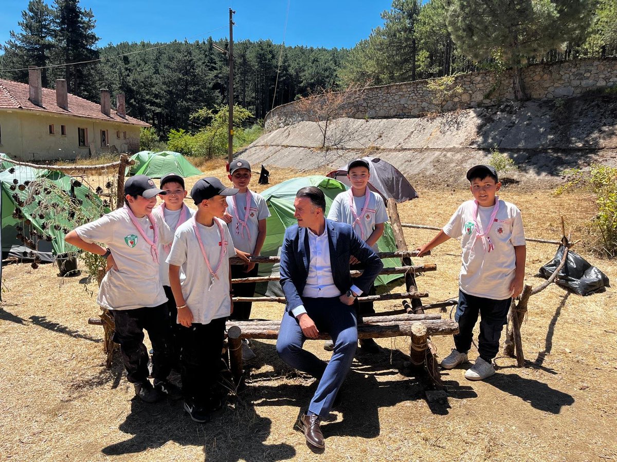 GDursunbey's tweet photo. Kaymakamımız Sn. Musa AYYILDIZ, Zağnos Hareket Spor kulübü'nün Dursunbey Alaçam Orman İşletmesinde düzenlemiş olduğu izci kampını ziyaret ederek genç izcilerle bir araya geldi. https://t.co/wVNnkBYSMQ