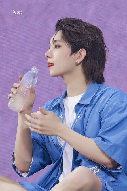 duaaaaa0__'s tweet photo. 이 정도로 완벽에 가까운 옆태 못 봤다 https://t.co/SmIvwn5IO1