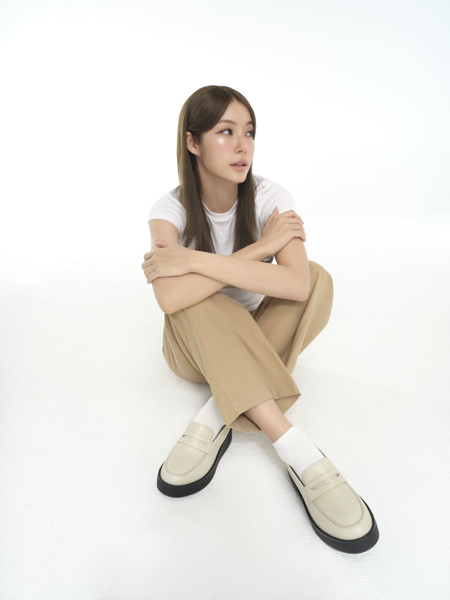 mayaonline2002's tweet photo. FitFlop ประกาศเปิดต��ว “น้ำตาล ทิพนารี” #NamtanTipnaree ในฐานะแบรนด์แอมบาสเดอร์ประเทศไทยคนล่าสุดที่จะมาถ่ายทอด“Nothing Feels Like FitFlop” แคมเปญสุดพิเศษ Autumn/Winter 2026 #FitFlopXNamtan ตอกย้ำถึงดีเอ็นเอของแบรนด์ FitFlop ในการสร้างสรรค์รองเท้าที่ผสานงานดีไซน์สุดประณีต ความเบาสบายที่สวมใส่ได้ตลอดทั้งวัน และความเชี่ยวชาญตามหลักชีวกลศาสตร์���อาไว้อย่างไร้ที่ติ.
 
#NothingFeelsLikeFitFlop
#FitFlopThailand