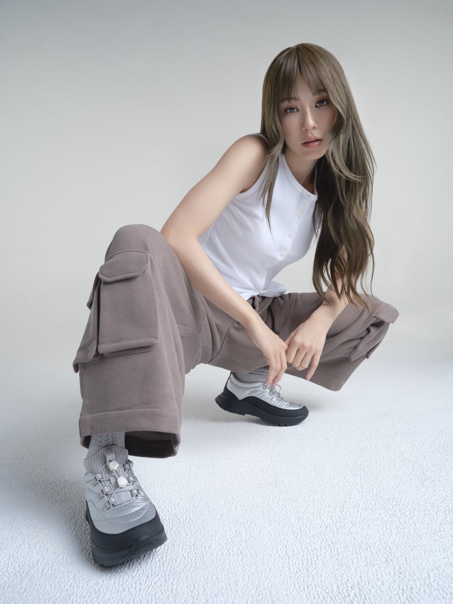 mayaonline2002's tweet photo. FitFlop ประกาศเปิดต��ว “น้ำตาล ทิพนารี” #NamtanTipnaree ในฐานะแบรนด์แอมบาสเดอร์ประเทศไทยคนล่าสุดที่จะมาถ่ายทอด“Nothing Feels Like FitFlop” แคมเปญสุดพิเศษ Autumn/Winter 2026 #FitFlopXNamtan ตอกย้ำถึงดีเอ็นเอของแบรนด์ FitFlop ในการสร้างสรรค์รองเท้าที่ผสานงานดีไซน์สุดประณีต ความเบาสบายที่สวมใส่ได้ตลอดทั้งวัน และความเชี่ยวชาญตามหลักชีวกลศาสตร์���อาไว้อย่างไร้ที่ติ.
 
#NothingFeelsLikeFitFlop
#FitFlopThailand
