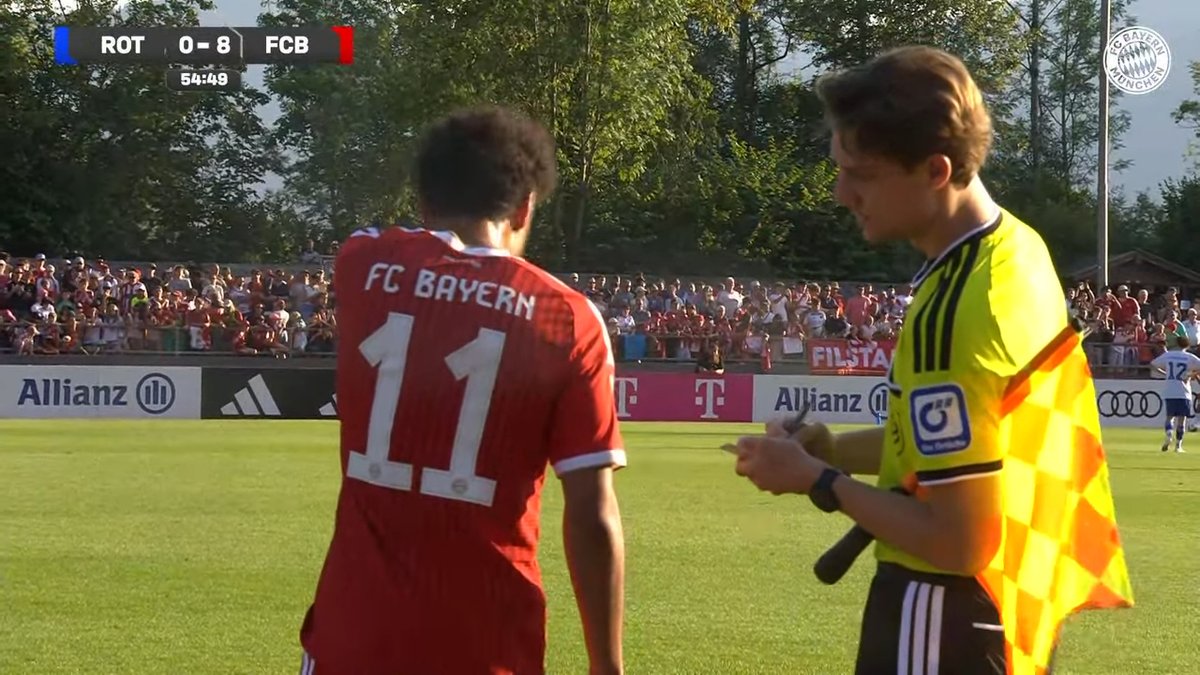 BayrnEcho's tweet photo. Brown's debut with FC Bayern https://t.co/3JBjaopFfJ