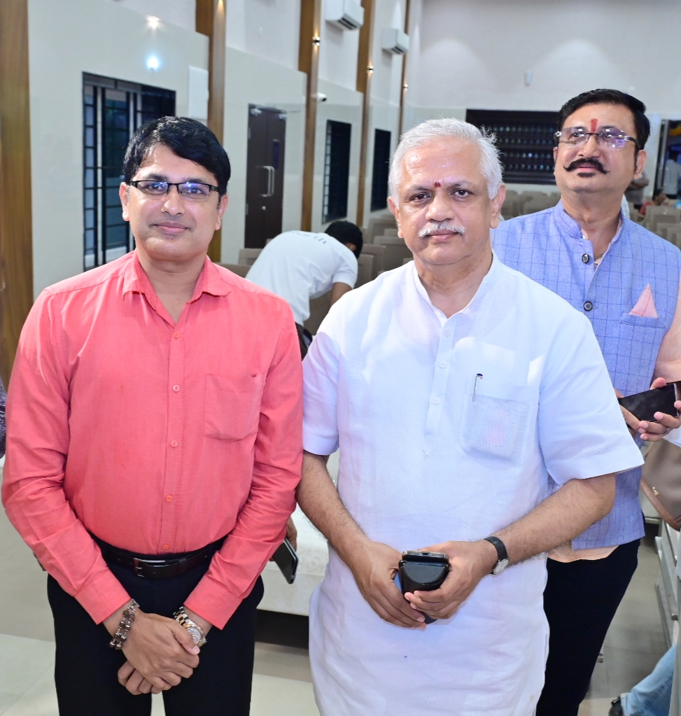 ProfSRK's tweet photo. Privileged to meet my Guru, Think-Tank, Visionary Leader, Scholar, Orator, BJP National Gen Secretary (Org), Respected Shri @blsanthosh Ji yesterday on the auspicious day of Guru Poornima.
Shri Gurubhyo Namaha 🙏
#BLSanthoshJi #BLSanthosh #GuruPoornima #GuruPurnima #ಗುರುಪೂರ್ಣಿಮಾ https://t.co/eY4DIa979O