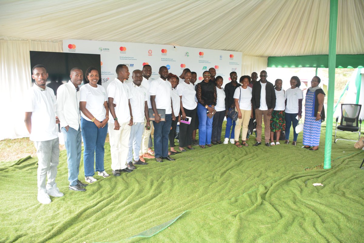 ryaf_agribiz's tweet photo. Today, RYAF Board and District Committees visited fellow youth agripreneurs participating in #RwandaAgriShow2026 at Mulindi, Kigali.
The visit highlights the unity and collaboration among young people committed to advancing agriculture through knowledge sharing and innovation in Rwanda’s agri-food sector.
#RwandaAgriShow2026 #RYAF #YouthInAgriculture