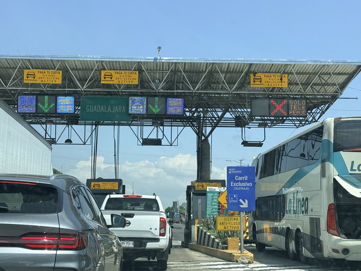 ghazelita's tweet photo. Carril exclusivo de Telepeaje cerrado 🙄 https://t.co/d67zytFZT1