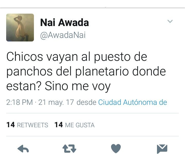nosoyabrlL's tweet photo. hay una sola fan de rosalia esperando afuera del hotel jajsjs es esta https://t.co/orEkwiA0fL