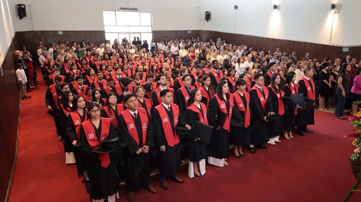 LeonelFuentesS's tweet photo. 🎓⚖️ Hoy celebramos la incorporación de nuestros nuevos abogados de la @UdeGuayaquil  

Detrás de cada título hay años de esfuerzo, disciplina y dedicación. 👏📚

Formamos profesionales comprometidos con la justicia, fieles defensores del Estado de Derecho y de los derechos humanos.

¡Felicitaciones por este gran logro y por el camino que comienza! 🇪🇨⚖️