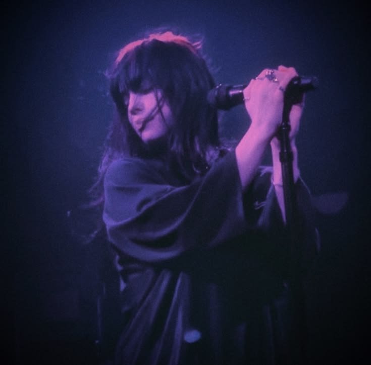 M4lak07's tweet photo. quote if u see !! <3

how pinterest sees me.

★ lyrics
★ character
★ singer
★ flower https://t.co/VxAyFmcAUc