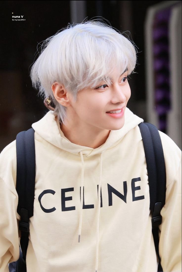 taehyvngpics's tweet photo. I still think of Taehyung with white hair. 🤍 https://t.co/AkIcR4taDR