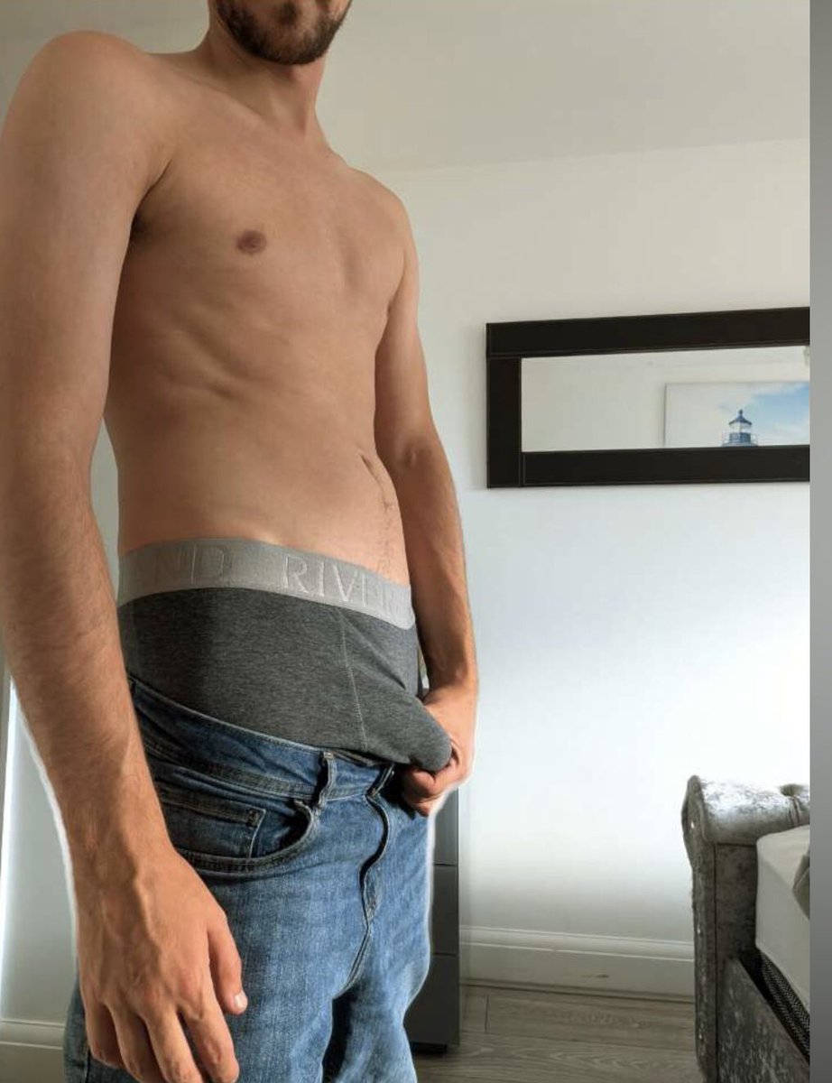 LiamSmiler69's tweet photo. Would you get on your knees for me👀😈😜🏳️🌈 #gay #gayuk #bulge #lgbt #bulgewatcher #chav #scallylad https://t.co/ya6RuqJ3Yb