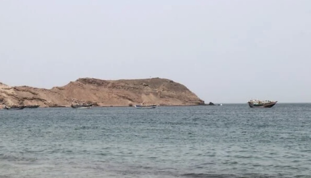 MOSSADil's tweet photo. 🇸🇦 SAUDI ARABIA PUSHES NEW MARITIME ALLIANCE UNDER HOUTHI THREAT 

As Iran-backed Houthi attacks continue, Saudi Arabia convened military chiefs from 43 countries and the EU to discuss a Saudi-led Multinational Maritime Defense Alliance focused on securing the Bab al-Mandeb Strait, Red Sea, and Gulf of Aden.

The kingdom says all countries “sharing its objectives and principles” can join. Fourteen nations have already backed the initiative.