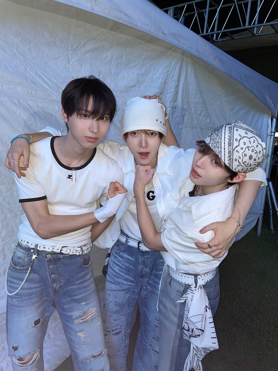 okmt149_'s tweet photo. 내가지금 우리 엄마아빠보다 좋아하는 세명임 https://t.co/ykeEmFz5U1