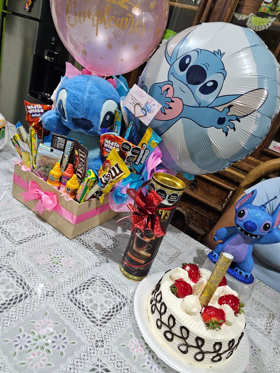_fangirlmx's tweet photo. De lo mal que me he sentido, miren, que me regaló mi mamá de cumpleaños https://t.co/dGjJwq9POQ