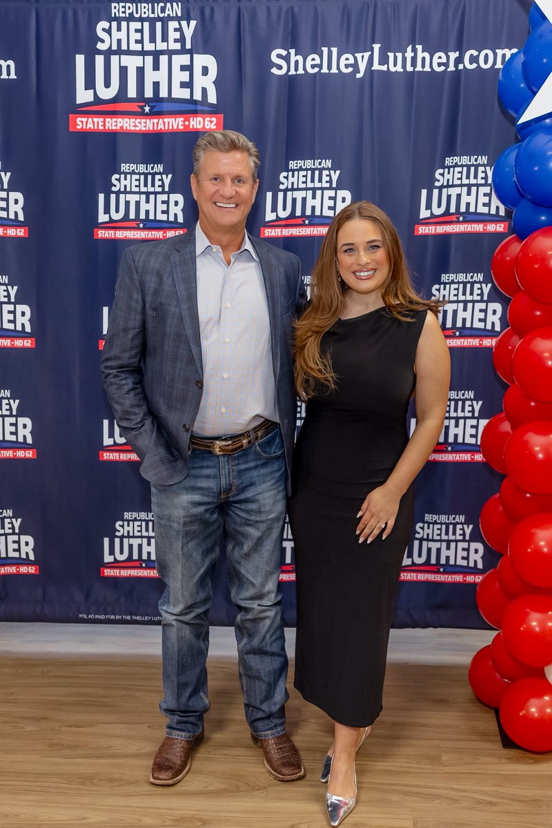 kenziebsanders's tweet photo. So fun meeting @natesheetsforTX on Monday night! 🇺🇸 He has local roots here in Sherman, where his grandparents met while his grandfather was serving in the Air Force and his grandmother was Miss Sherman! ✈️👑 He also owns #NatureNatesHoney which is a personal fav of mine 🐝🍯 https://t.co/kwfUKwHcCB