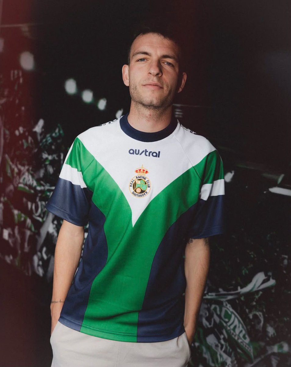 realracingclub's tweet photo. 💥 Tremenda camiseta vuelve a estar disponible en @tiendaracing. Muchos pedíais su vuelta y por fin ya está con nosotros. ¡La prepartido retro 96/97 ya puede ser tuya! 

https://t.co/bxcqvdqn4j https://t.co/xnvuzLw4GM
