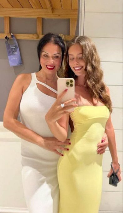 Maman et sa fille tweet media