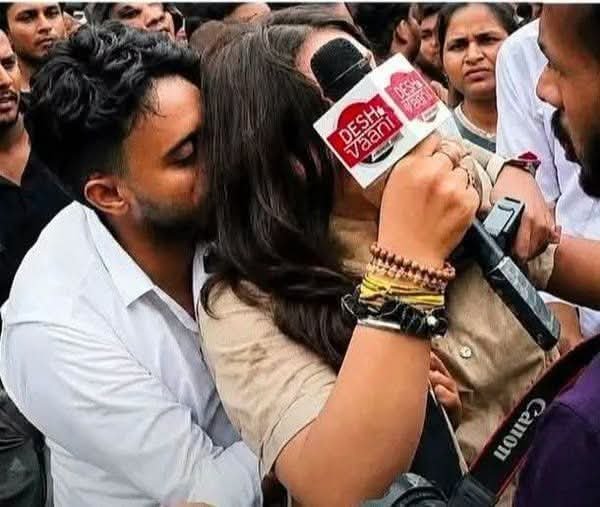 SarojSoren99's tweet photo. #Pappu_Pappi(@RahulGandhi-@priyankagandhi) का थू-थू हो गया, #संसद मे #VulgarLanguages useकरने के चलते,
कमाल की बात है कि #पप्पू_पप्पी_के_पिल्ले_पिल्लीयों की भी यही #भाषा हो गयी है और उन्हे इसका अहसास भी नही है,इन गलत चीज का support करने के चलते इनका सारा संबंध खत्म होते जा रहा है https://t.co/kPDiRvlo36