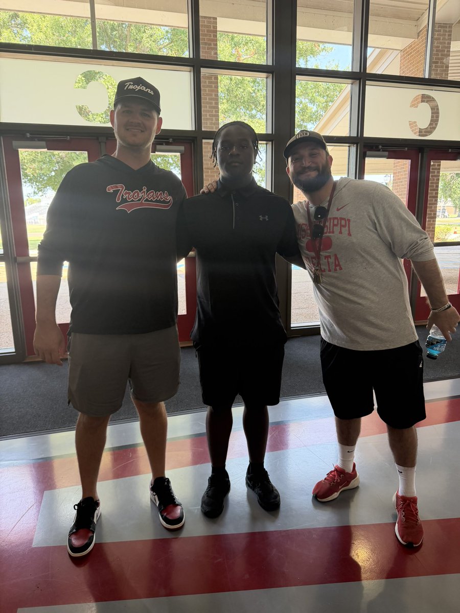 domishim42's tweet photo. #AGTG After a great conversation with @Coach_Gill99 I am blessed to receive my first offer from Mississippi Delta Community college #Gotrojans❤️🖤 https://t.co/XkQAgSxYFV