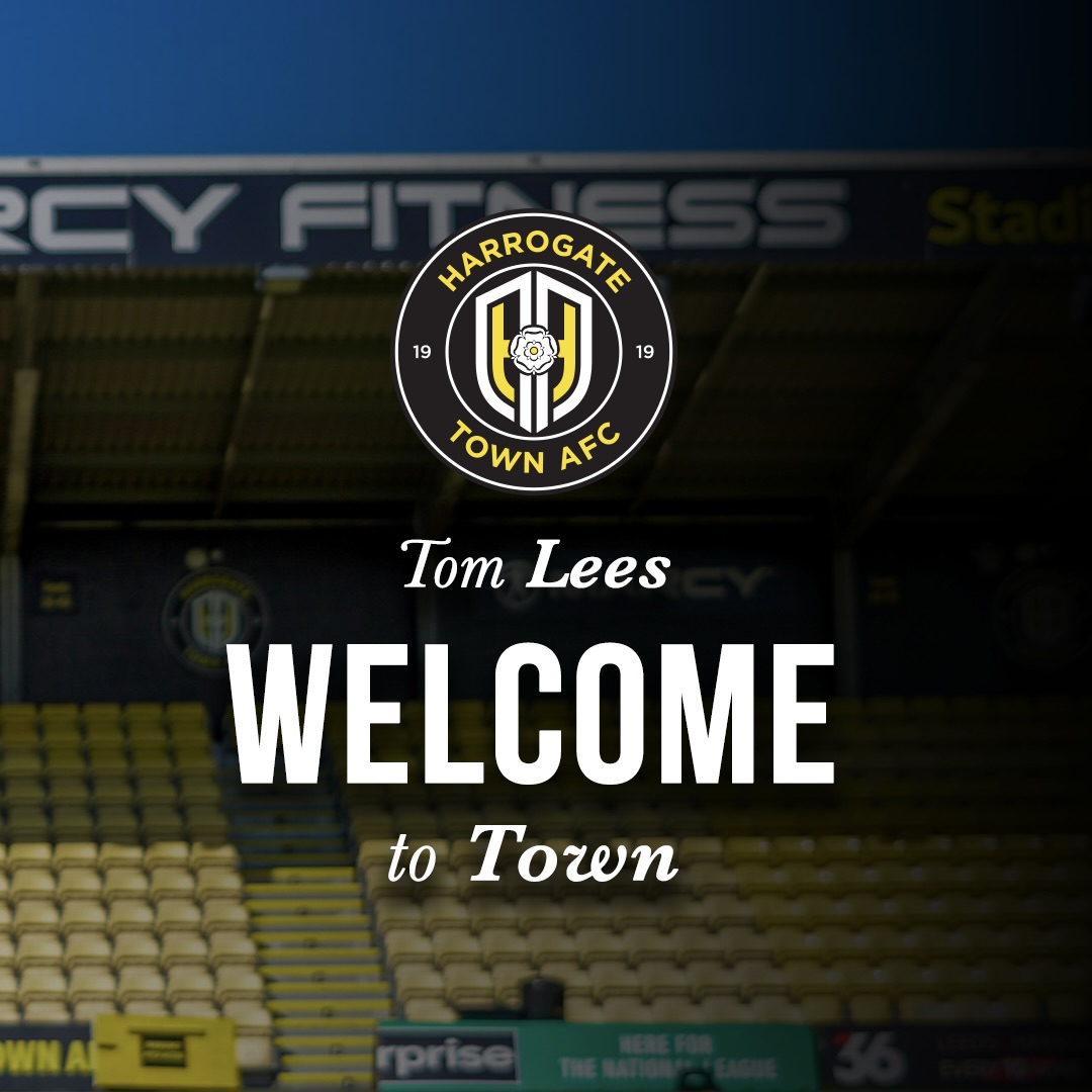 HarrogateTown's tweet photo. We are 𝙙𝙚𝙡𝙞𝙜𝙝𝙩𝙚𝙙 to announce the signing of defender Tom Lees ✍️