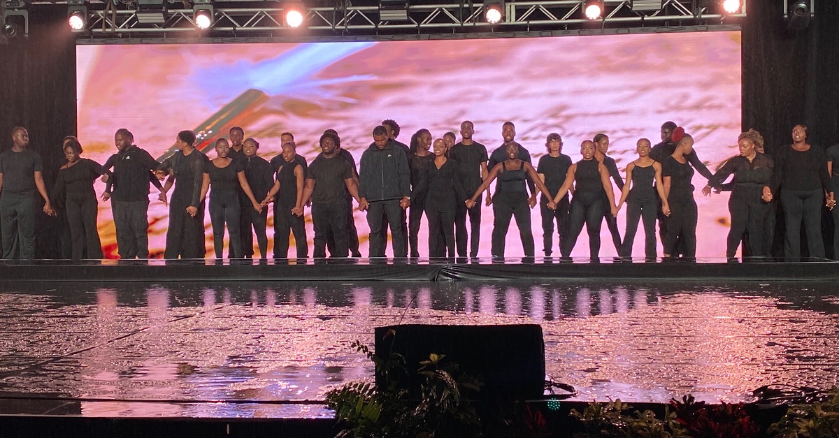 markmcguinness's tweet photo. It was showtime in five minutes… and the stage was underwater. 

What happened next was one of the most extraordinary things I've seen in 30 years of coaching.

https://t.co/MaUinEmuHs https://t.co/esSz1XTdLb
