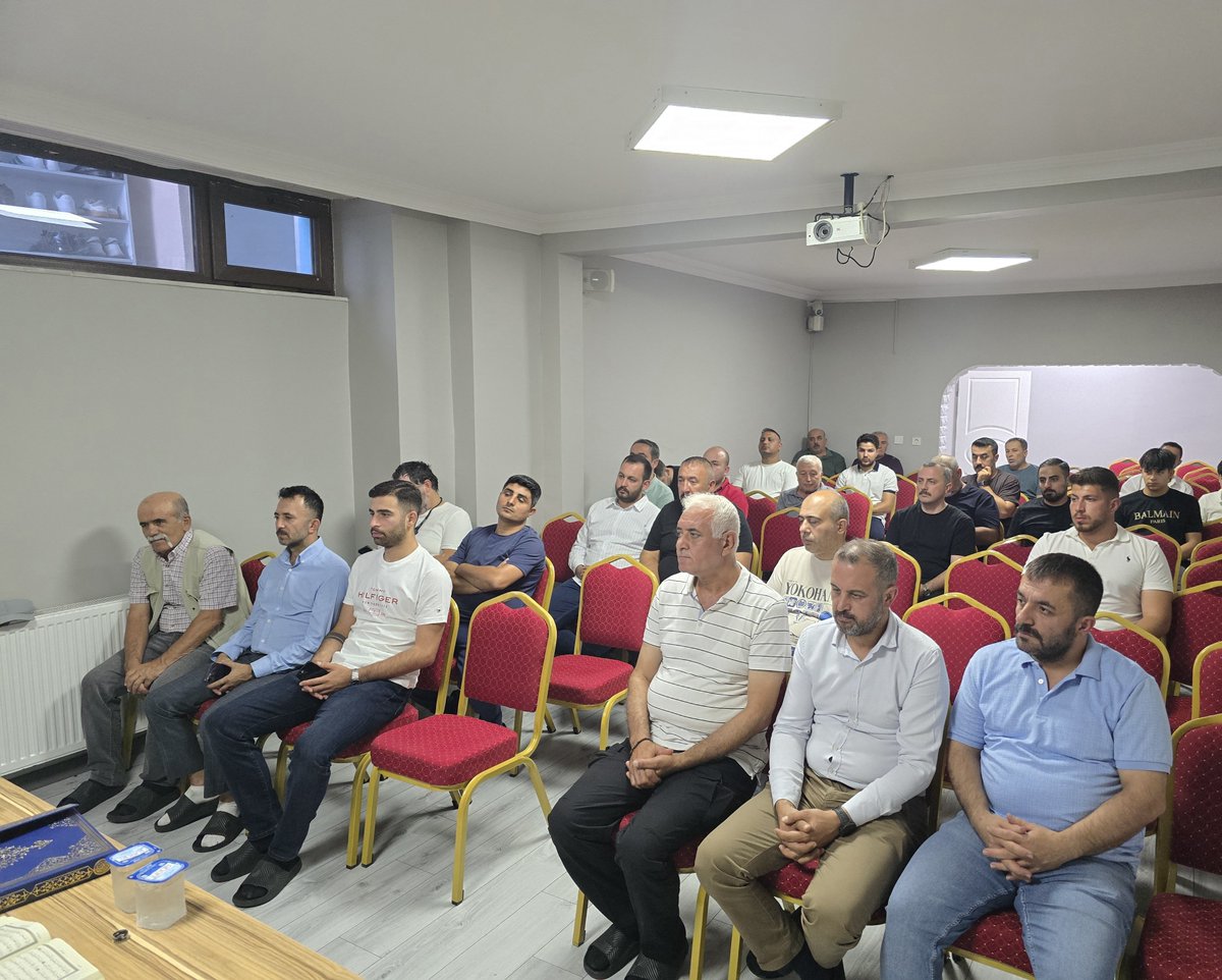 Fatihocak06's tweet photo. Fatih Ülkü Ocakları Başkan Vekilimiz Sayın Tacettin Deveci'nin kıymetli anneannesinin vefat yıl dönümü vesilesiyle ocağımızda gerçekleştirdiğimiz Kur'an-ı Kerim tilavetine katılım sağlayan tüm dava arkadaşlarımıza teşekkür ederiz.

Ruhu şâd, mekânı cennet olsun. https://t.co/necwK2stPV