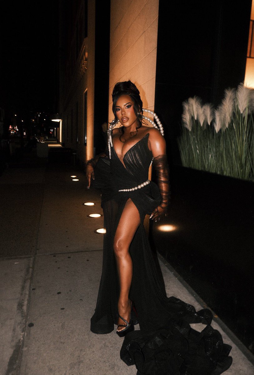 whoiskelli's tweet photo. THE STANDARD 🩷 #RHOAReunion https://t.co/a5Nr4PgHvh