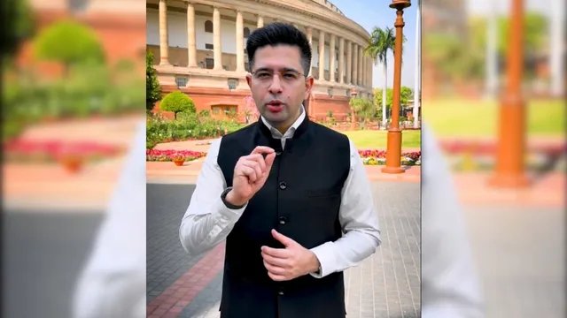 ankitgk08's tweet photo. आदमी की दोगलापंती क्या होती है यह राजनीति में सबसे आसानी से जान सकते हैं। 

यह जो तस्वीर में व्यक्ति दिख रहे हैं उन्हें भारत की जनता बहुत अच्छी तरीके से जानती है इनका नाम है राघव चड्ढा। 

यह जब 2022 से लेकर 2026 तक आम आदमी पार्टी से राज्यसभा सांसद थे तो इन्हें भारत में आम आदमियों को लेकर बहुत सारे मुद्दे थे। 

लेकिन अब इन्हें पता नहीं कौन सा सांप सूंघ गया है, इन्हें न तो कुछ दिखाई पड़ रहा है, और न सुनाई।

राजनीति में कहते हैं न कि अगर आपको अपनी साख बचानी है तो सत्तारूढ़ पार्टी से जुड़े रहो बस आप की कुर्सी सलामत है।

जिस व्यक्ति को कुछ दिन पहले ही, एयरपोर्ट पे मंहगा खाना, 10 मिनट डिलीवरी वाले भाइयों और आम आदमियों पर लगने वाले टैक्सों की इतनी चिंता थी।

उसे अब कुछ दिखाई ही नहीं दे रहा।
Shame on you Raghav Chaddha 🤨