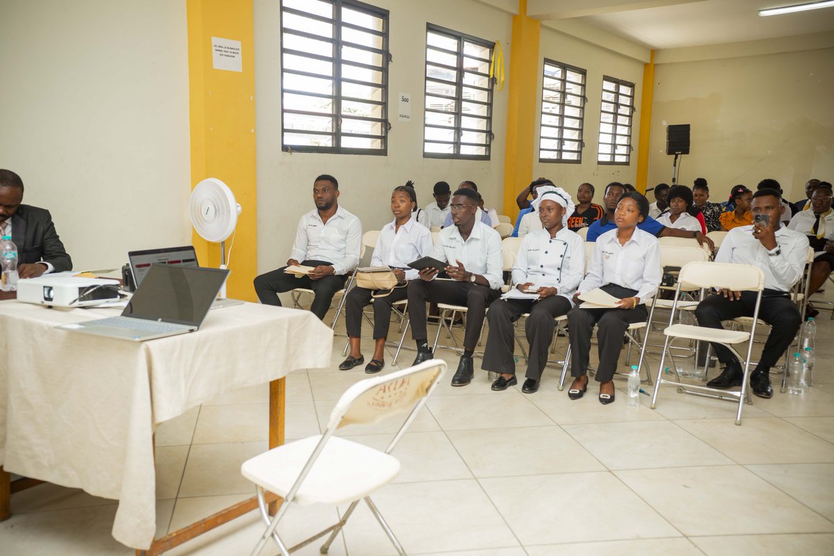 CEJEC019's tweet photo. Félicitations au groupe LE COIN DU GOÛT, composé de Mesdames Ernissiada R. SAINTUS ANÉAS, Chrislande JEAN, Stécie LABRANCHE YVELENTZ, Esther CELESTIN, ainsi que de Messieurs Dieumy BRUNY et Emerson JOSEPH. Ce groupe a soumis le meilleur plan d'affaires de la 10e promotion, dont Mme Esther CELESTIN est la lauréate de la soutenance avec une note de 90/100.