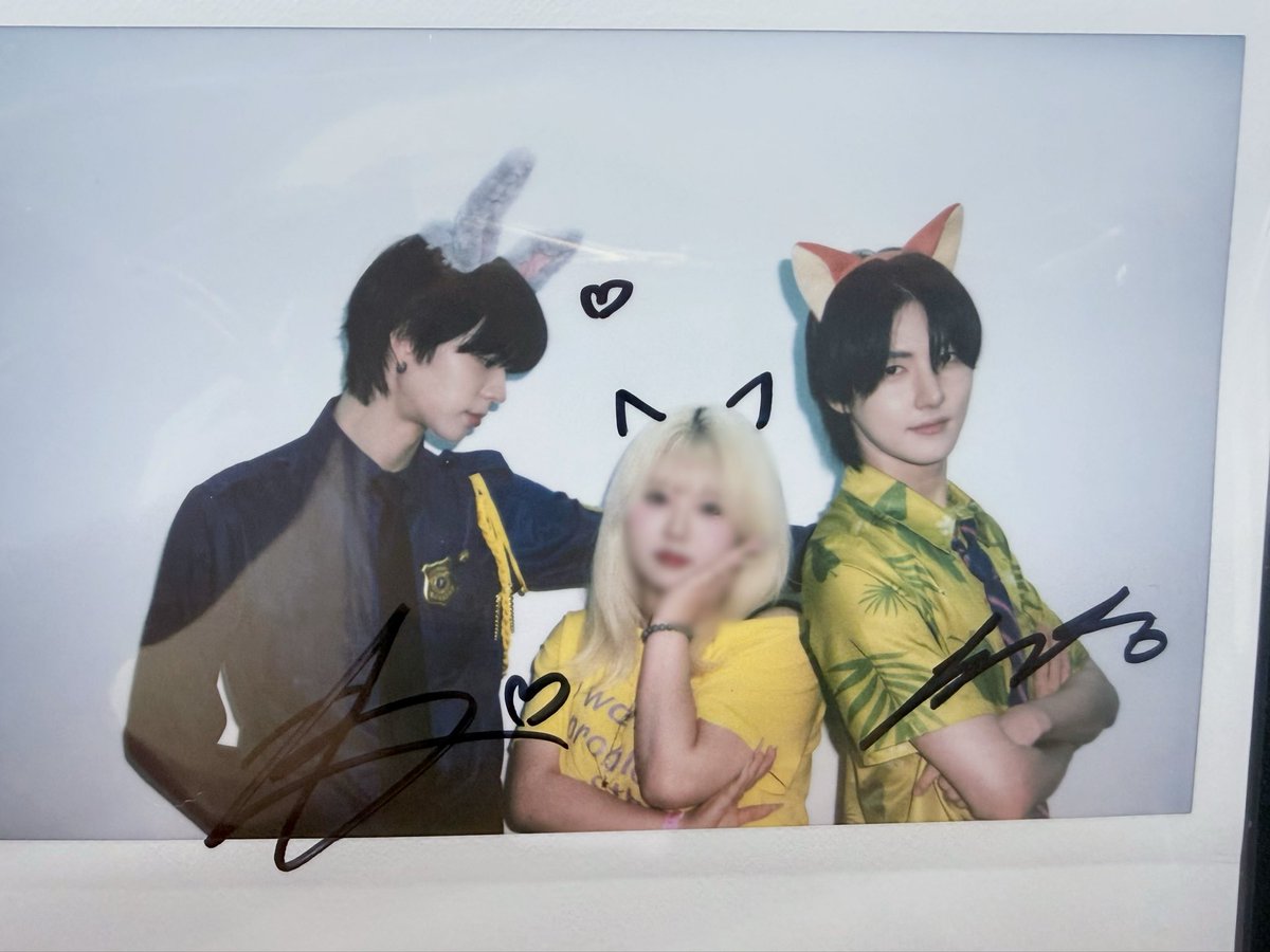 Tangyuan0827's tweet photo. 乐园npc打卡照 https://t.co/GbnhBwFtmN