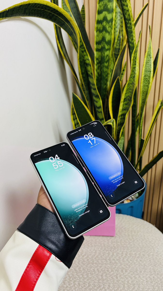 PhoneExpressKe's tweet photo. CONQUER THE WORLD 🤺

Samsung Galaxy S23FE 5G
Color code:Graphite☑️Mint🍵Purple💜
Condition:Pristine Mint💧
8GB Ram|256GB Storage 
Neat🫧
Ex-USA🇺🇸
6.4 inches Screen Size
📸50 Megapixels
📑6 Months Warranty 
🔋4500mAh
⚙️Qualcomm SM8450 Snapdragon 8 Gen 1
🎥8K@24fps
📶Dual Sim(+E-Sim)
🗜️209 Grams
📺Dynamic AMOLED 2X 
🏷️Free 25 Watts Super Fast Charger + Cable
🏷️Free Premium Clear Case
🏷️Free Deluxe OG Ceramic Screen Guard
Delivery Countrywide 📦🚚
38,000ksh
Happy Shopping 🛍️ 🛒