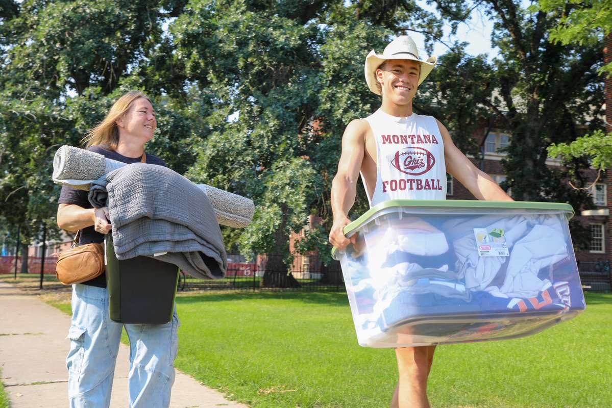 MontanaGrizFB's tweet photo. Rookies officially on campus! 👏👏

#GoGriz https://t.co/JtcrW59N6p