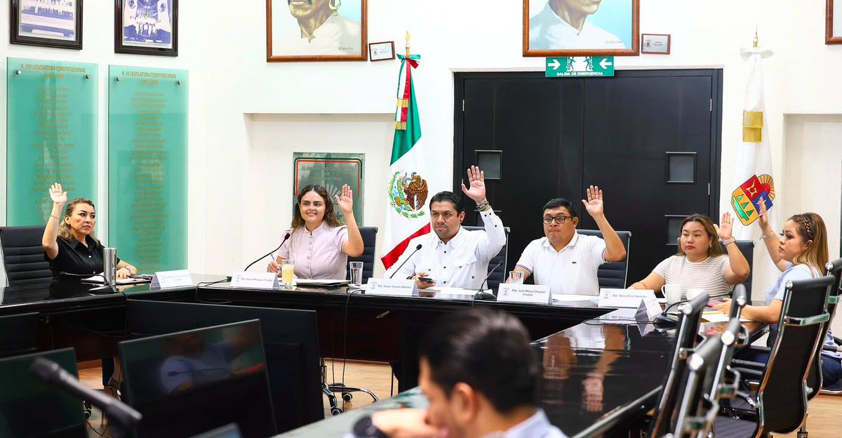 OscarReboraQRoo's tweet photo. El Congreso de Quintana Roo inició el análisis de una iniciativa ciudadana para fortalecer la Ley de Prevención, Gestión Integral y Economía Circular de los Residuos. La propuesta busca fortalecer la economía circular y modernizar la gestión de los residuos en nuestro estado.

Este debate llega en un momento clave. Desde @GobQuintanaRoo impulsamos acciones como Recicla por tu Futuro y el Polo de Desarrollo para el Bienestar de Economía Circular en Puerto Morelos, convencidos de que los residuos deben dejar de verse como un problema que se desecha y empezar a aprovecharse como parte de una economía más sostenible.

Actualizar nuestras leyes consolidará esa transformación. Un Quintana Roo más limpio y competitivo requiere políticas públicas, ciudadanía comprometida y un marco jurídico moderno que haga de la economía circular una política de Estado.

https://t.co/K5nLymOSqs