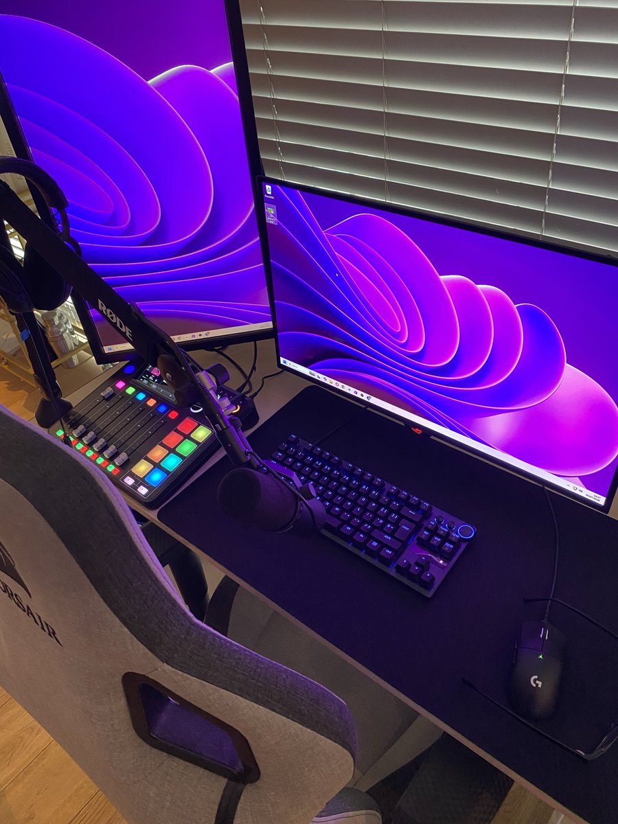 Fumez's tweet photo. I decided to build a streaming setup what do we think? https://t.co/qFkMAivqpX