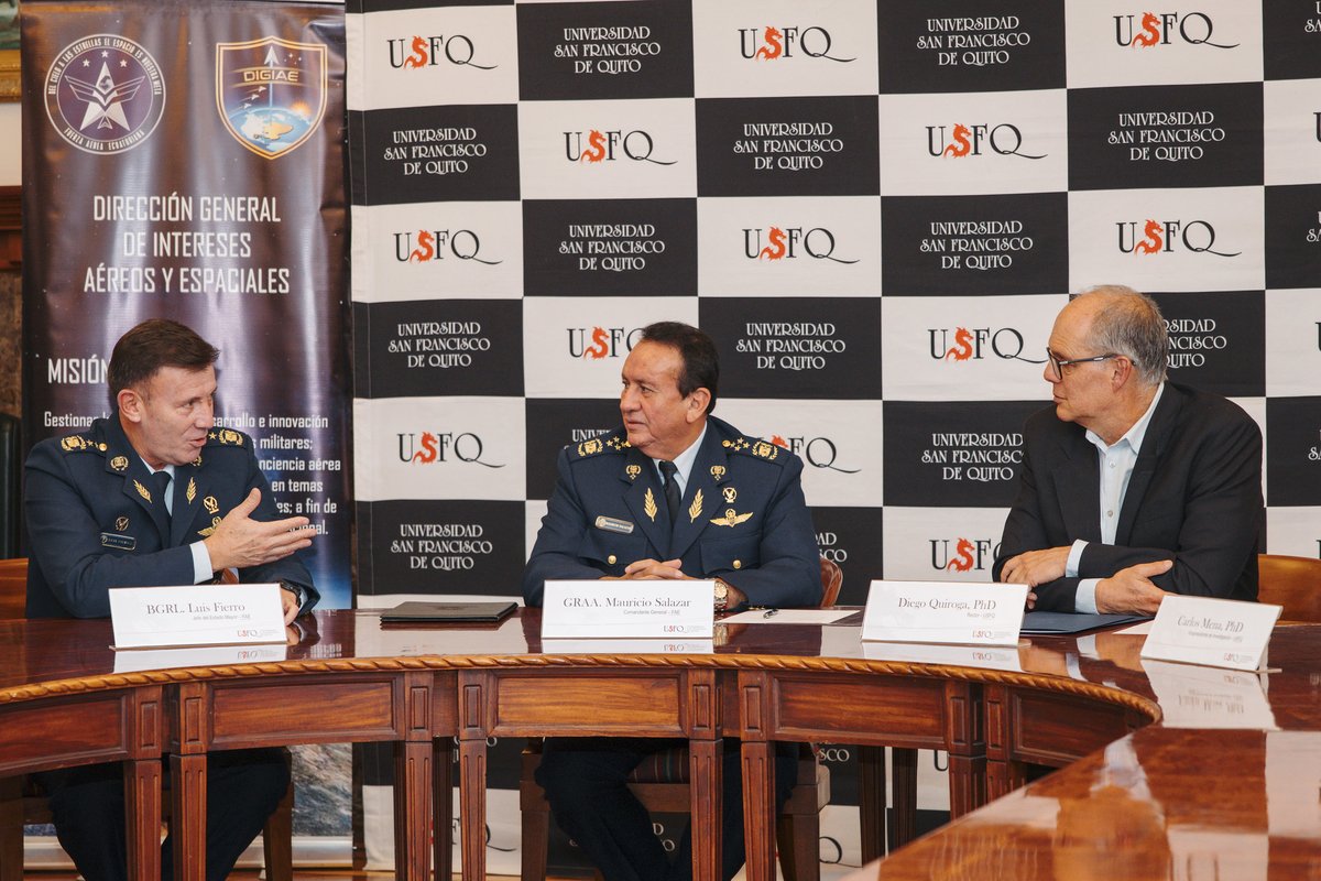USFQ_Ecuador's tweet photo. La USFQ y la Fuerza Aérea Ecuatoriana @FuerzaAereaEc  unen capacidades para impulsar investigación, innovación y desarrollo tecnológico en los ámbitos aéreo y espacial.

���Más oportunidades para que nuestros estudiantes trabajen con desafíos reales y desarrollen soluciones con impacto para el país.

#USFQ #Investigación #Innovación #FAE
