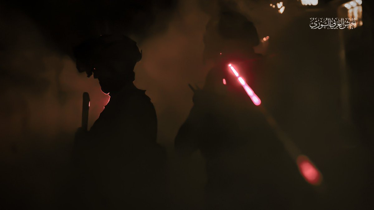 SyrArArmy's tweet photo. تدريبات العمل تحت جنح الظلام.. انضباط تكتيكي ودقة في التعامل مع الأهداف.

#الجيش_العربي_السوري https://t.co/1mSkvqsncK