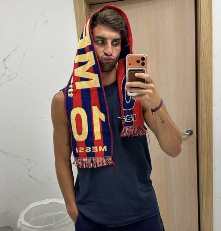 Fad7q's tweet photo. This photo hits different #ferrantorres https://t.co/VYcMFGiQN9