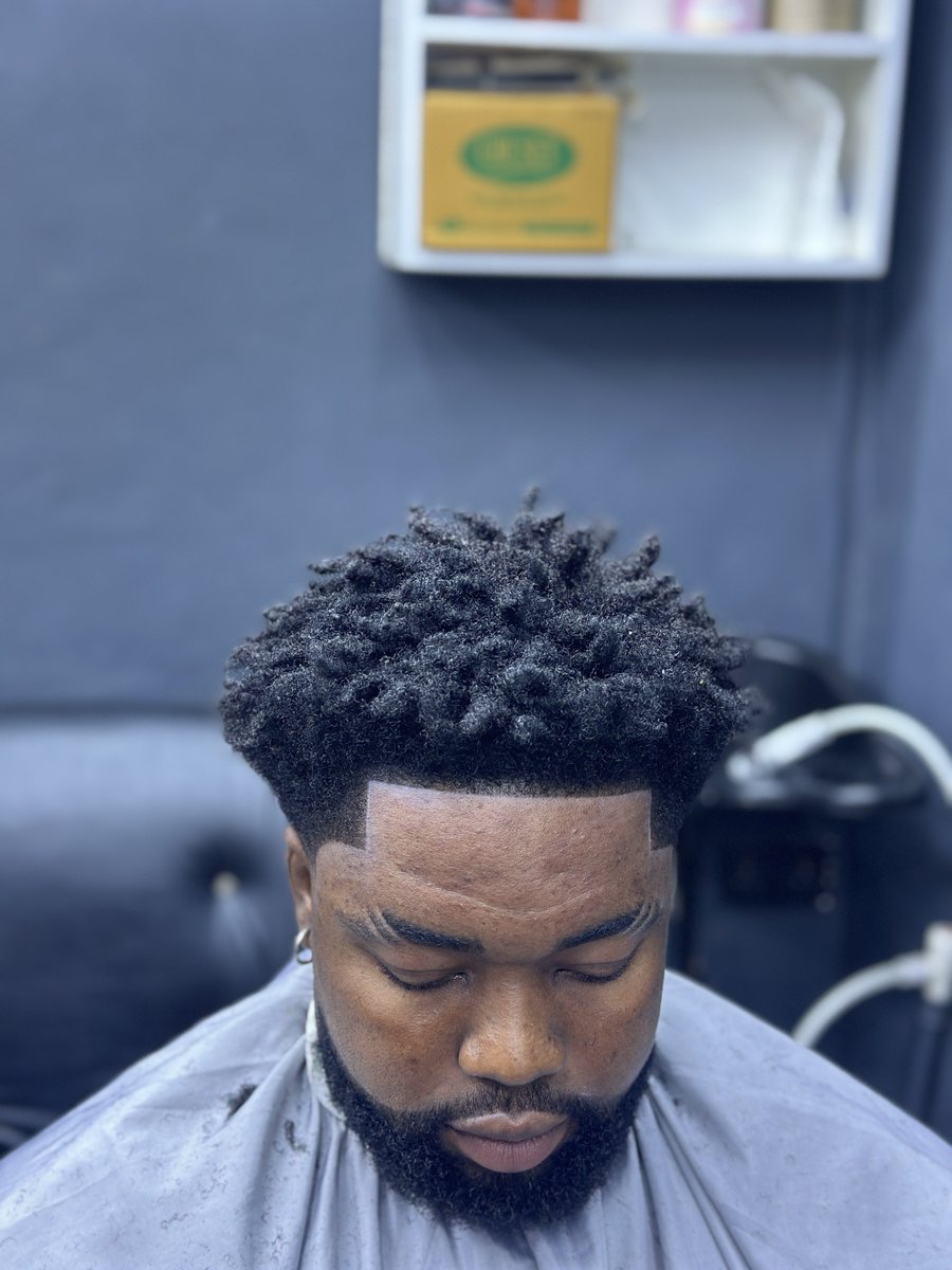 peculiarcutz's tweet photo. Taper fade🔥 https://t.co/MLMM7VY7w7