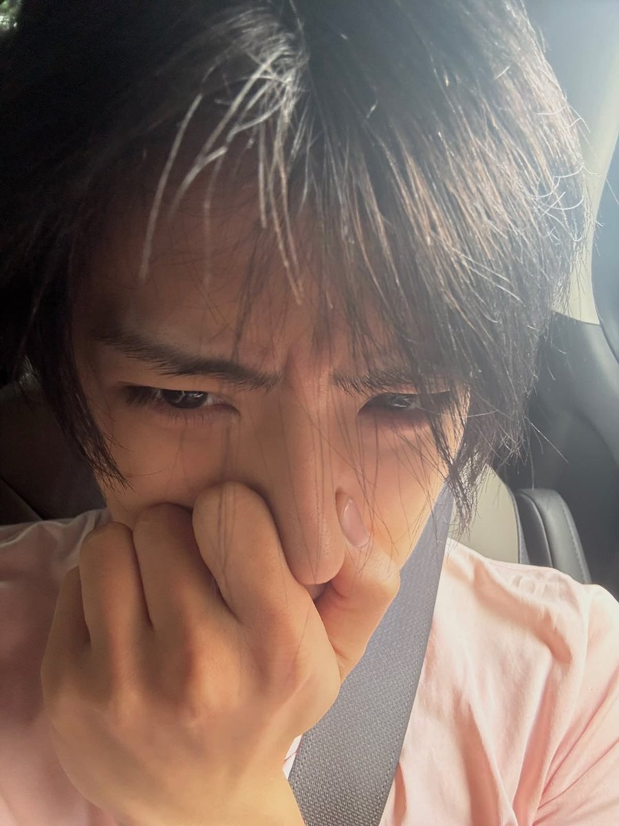 leeunmw's tweet photo. 今日眠過ぎて風呂キャンしたんだけどさ。
もし明日サンウォンに遭遇した時この顔されたらどうしよう https://t.co/dtfaNGZXEt